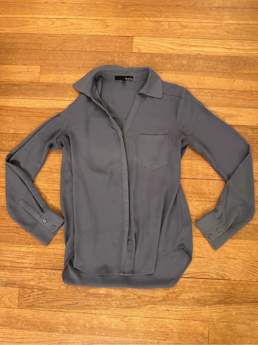 Ro & De Women's Bluish Gray Button Down Top - Size XS
 b56